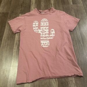 * 🤑💰🤑 3/$10.00 budle item 🤑💰🤑 Women’s Graphic Tee-Shirt